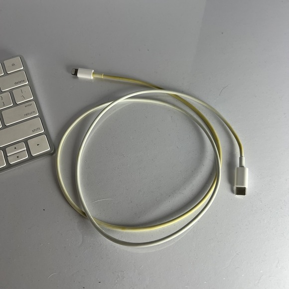 Apple Wireless Magic Keyboard 2 w/ Lightning Connector & Cable GUC - Picture 2 of 5